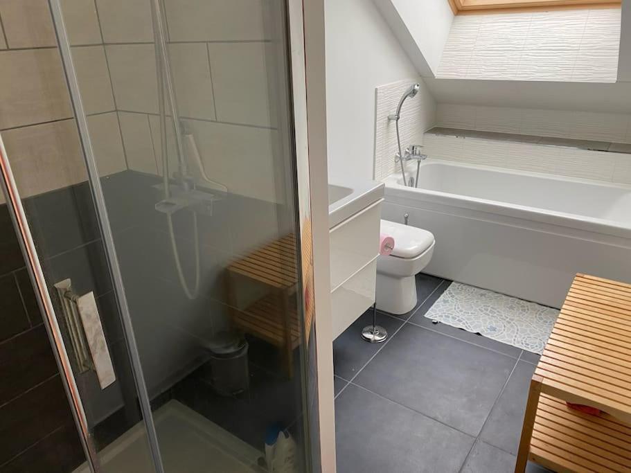 Maison Confortable Pour 10 Personnes Avec Jacuzzi 乌尔加特 外观 照片